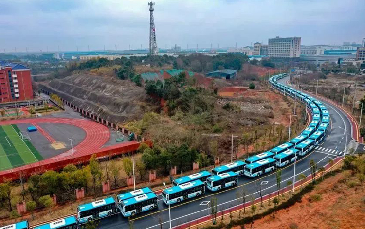 2022年前8月,中國(guó)客車(chē)行業(yè)...