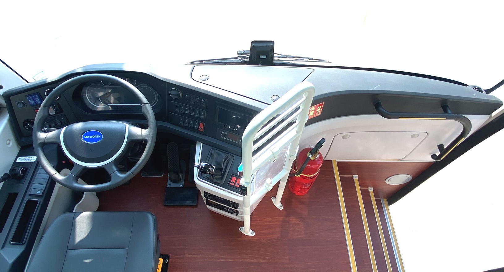 旅游客車儀表臺(tái)