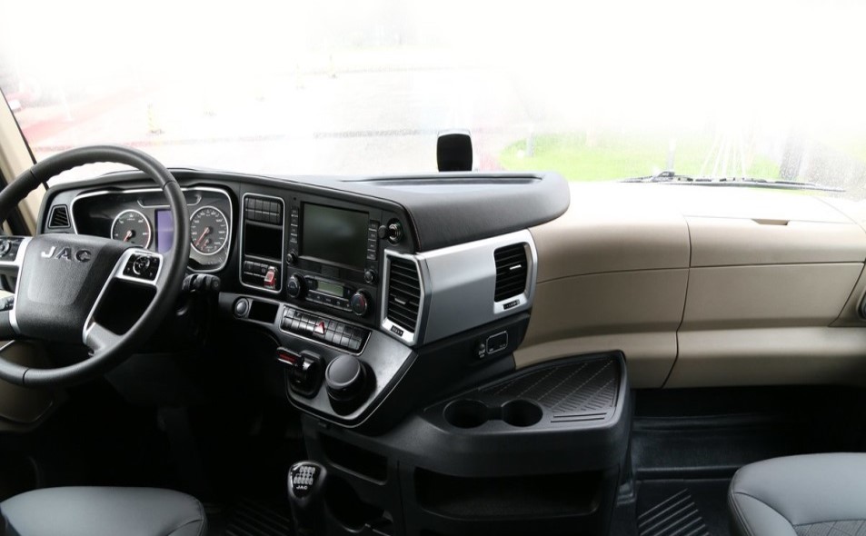 卡車(chē)儀表臺(tái)