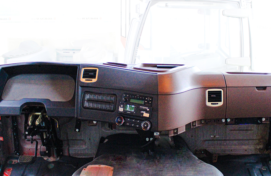 卡車(chē)儀表臺(tái)