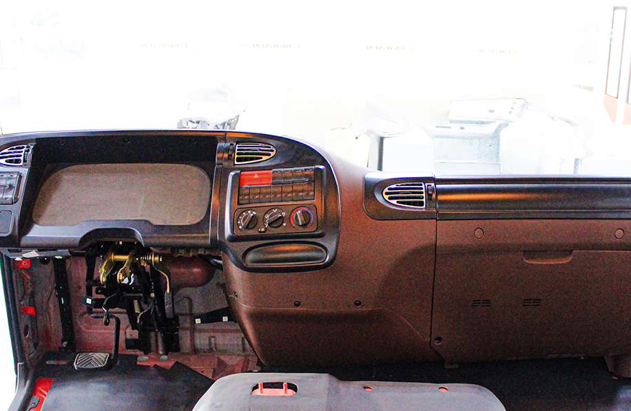 卡車(chē)儀表臺(tái)