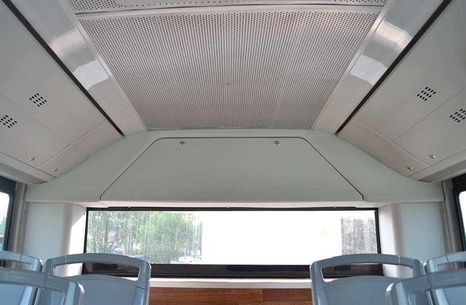 公交車后圍內(nèi)飾