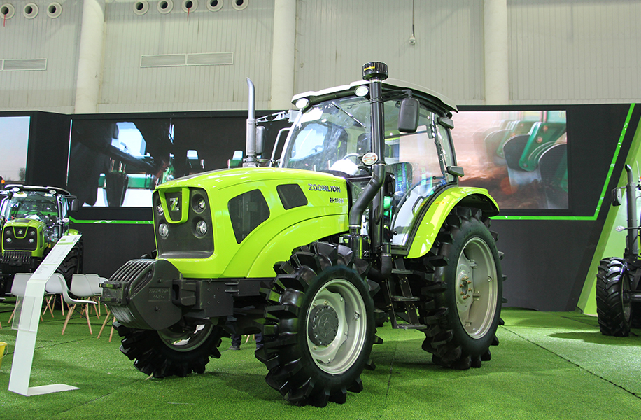 中聯(lián)重科拖拉機(jī)外飾件