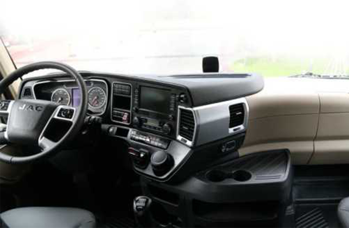 1、卡車儀表臺