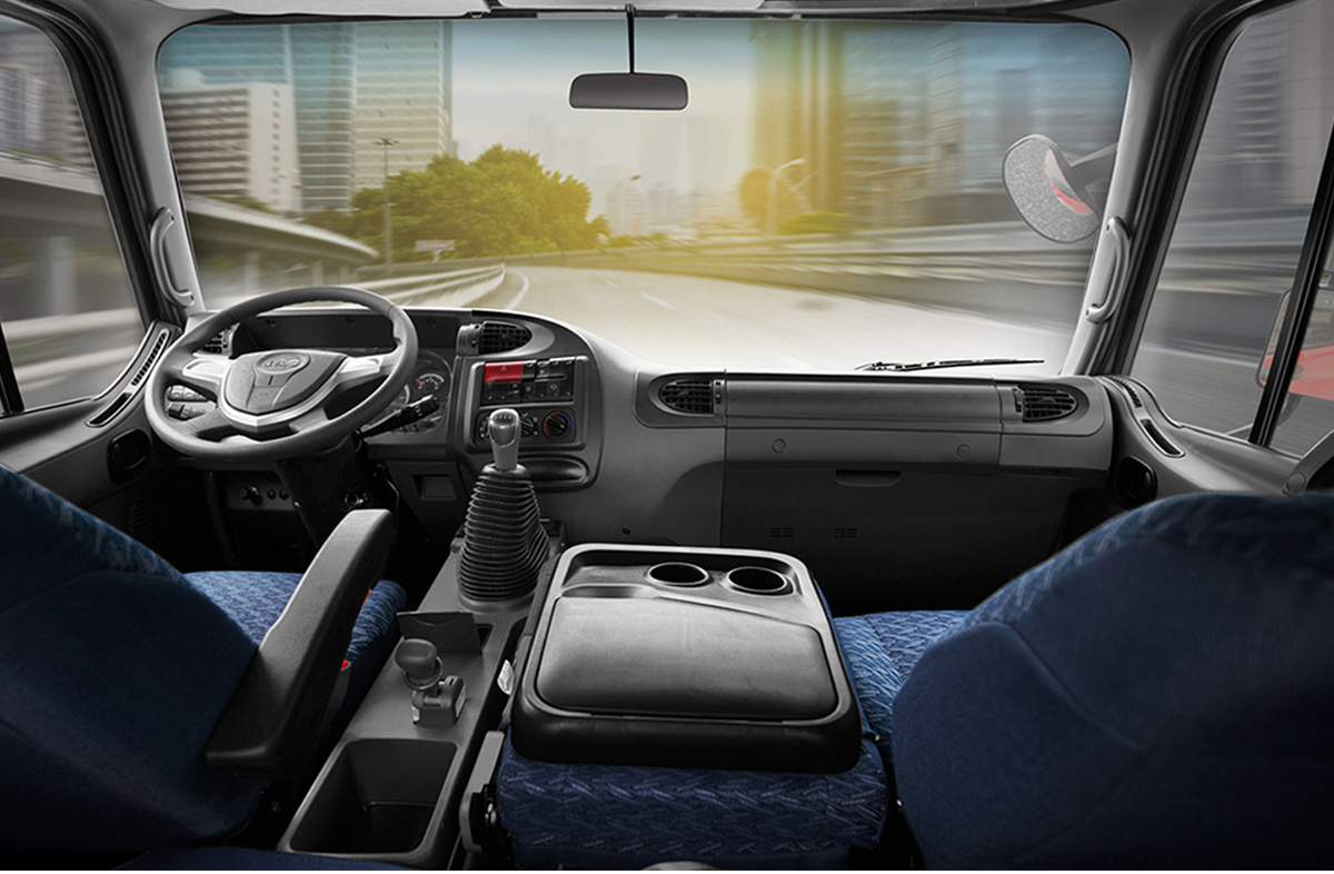 2、卡車儀表臺