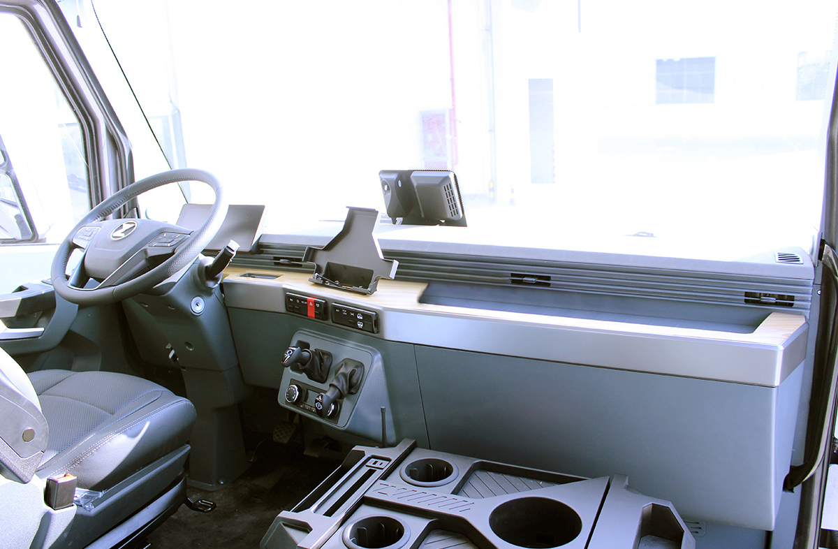 3、卡車儀表臺(tái)